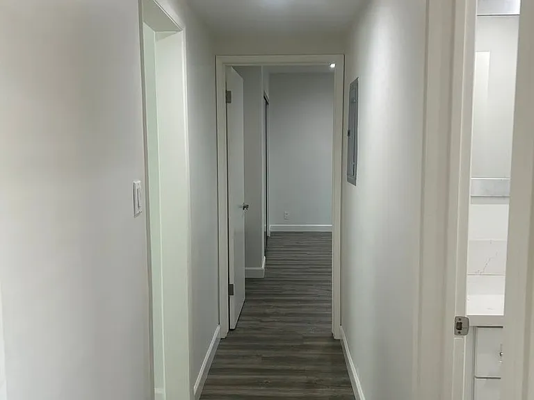 1060 S Sherbourne Dr — Photo 11