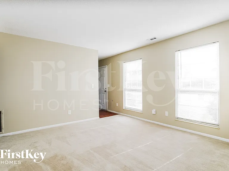 6266 Glencairn Cir — Photo 4