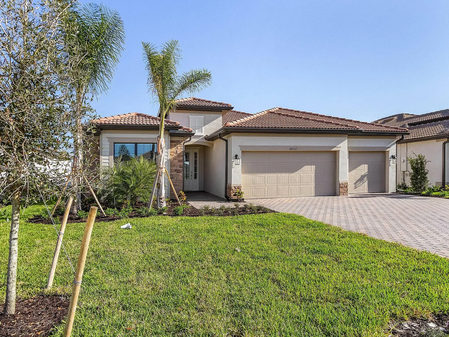 4 bed, 2244 sqft, $3,595 — Photo 3