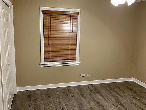 3rd image of 204 E Hawthorne Blvd