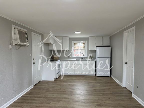 2nd image of 2515 Douglas Rd