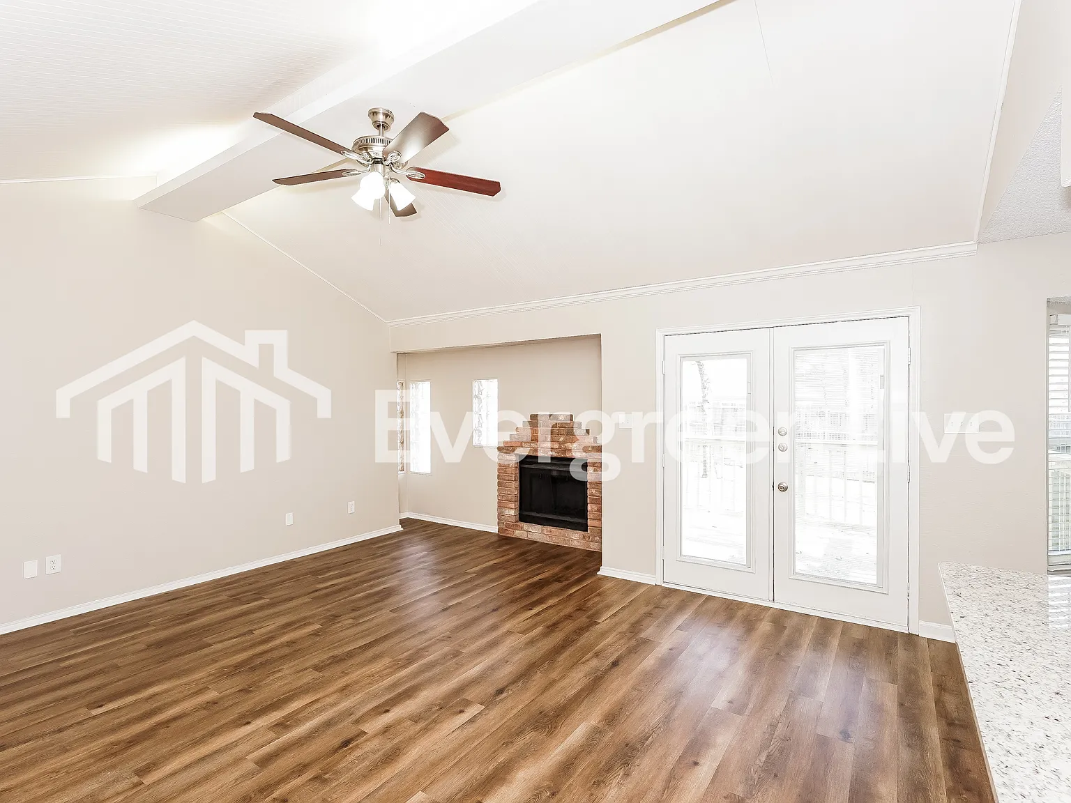 3 bed, 2.0 bath, 1292 sqft, $1,995 — Photo 3