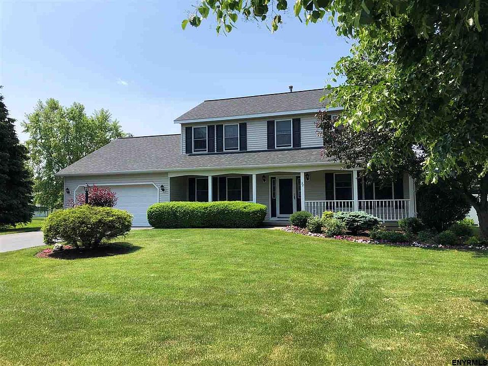 1st image of 32 Copperfield Dr