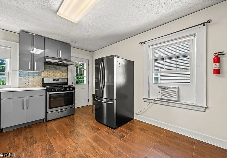 22 Meeker Pl — Photo 4