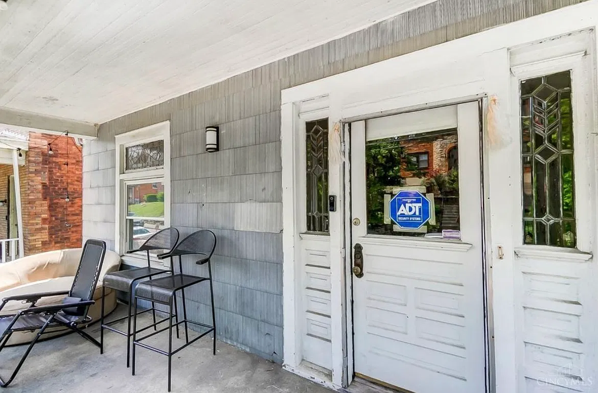 6 bed, 1600 sqft, $4,200 — Photo 3