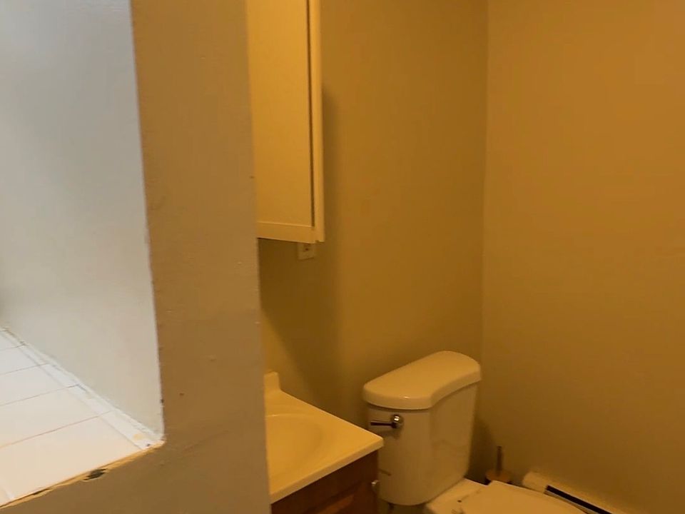 1st image of 222 S 10th St Floor 3