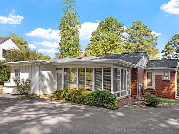 3rd image of 3413 Redbud Ln