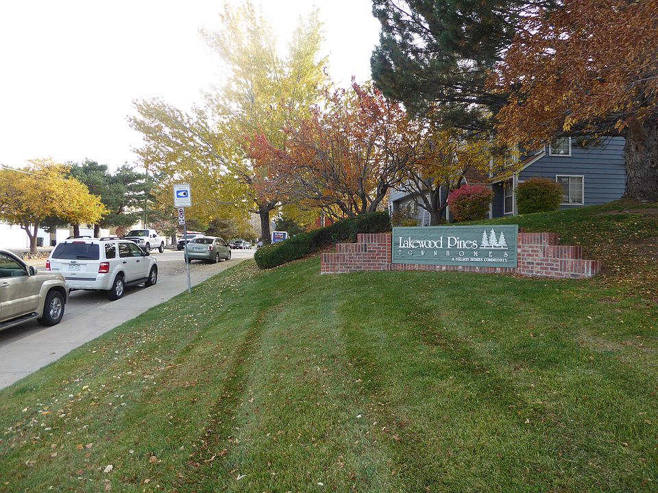 Entrance to Lakewood Pines