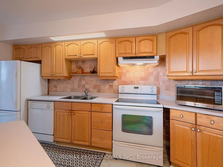284 Mill Rd #B1 — Photo 12