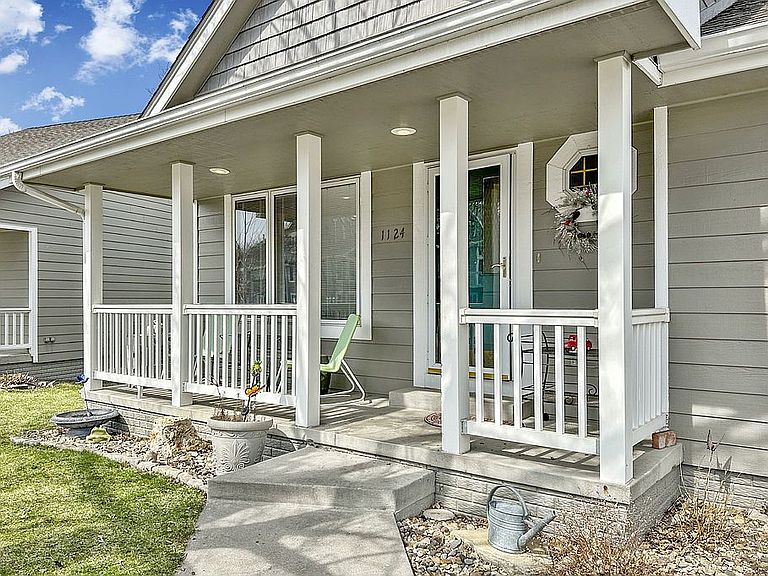 Listing photo 3