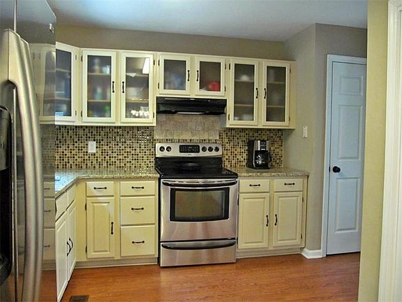 3rd image of 704 Lake Point Dr
