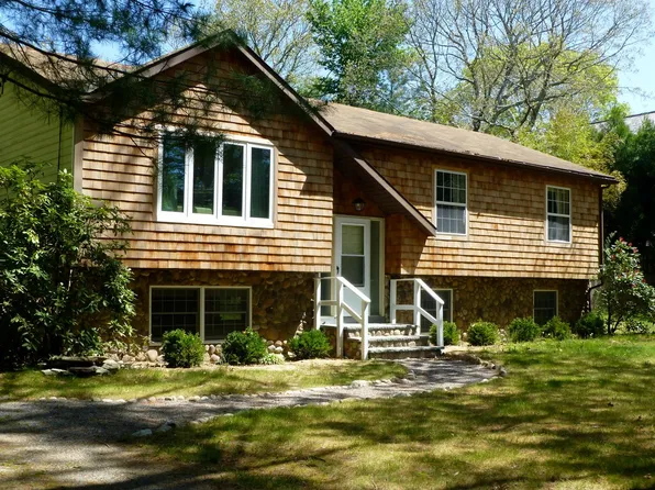 https://photos.zillowstatic.com/fp/b673c6287d9d215cda9f383af2f45325-p_e.webp