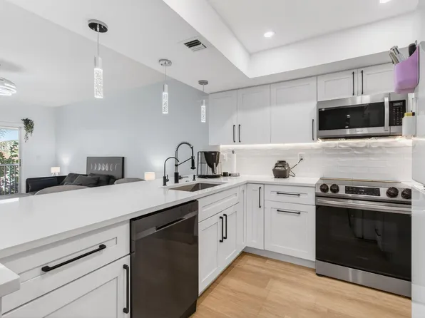 50 SW 3rd Ave APT 311, Boca Raton, FL 33432