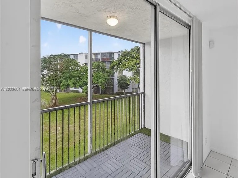 8750 N Sherman Cir #305 — Photo 58