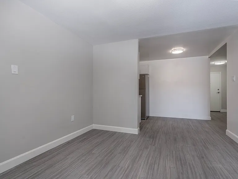 325 Willowdale Cres — Photo 10