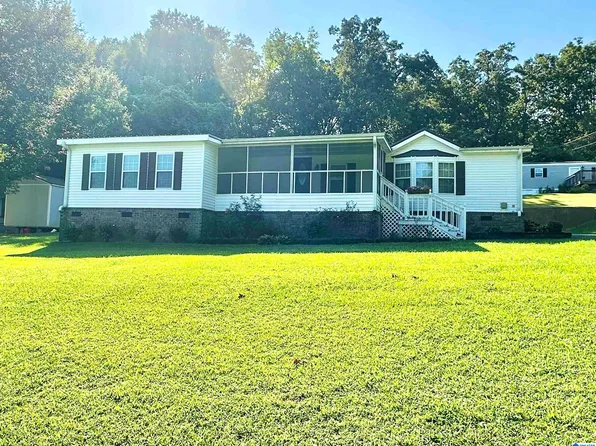39 Hathorne Dr, Anniston, AL 36201