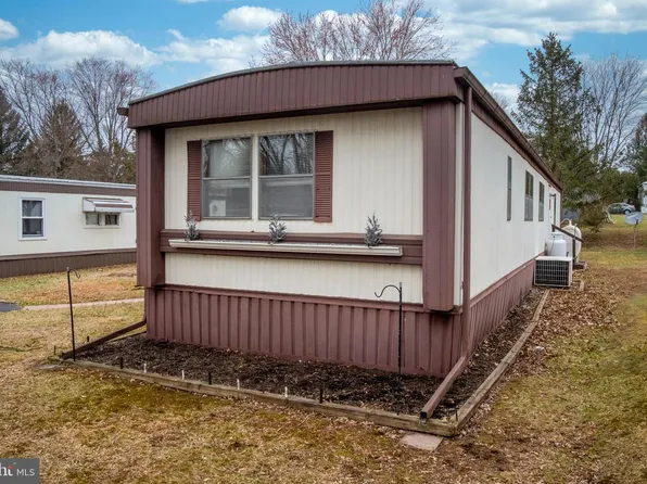 9 Oak Dr, Spring City, PA 19475