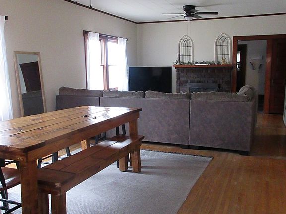 4th image of 908 C Ave E