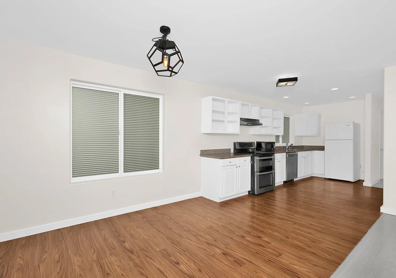 Spacious 3-Bedroom End-Unit Townhouse with Private Backyard & 2-Car Garage in Georgetown — Photo 1