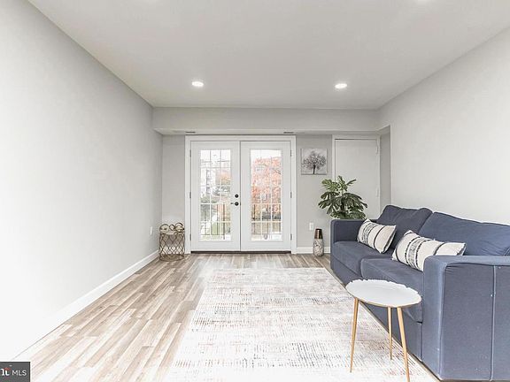 4th image of 442 N Armistead St APT 301