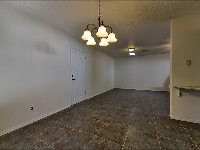 3433 Clearview Ln — Photo 9