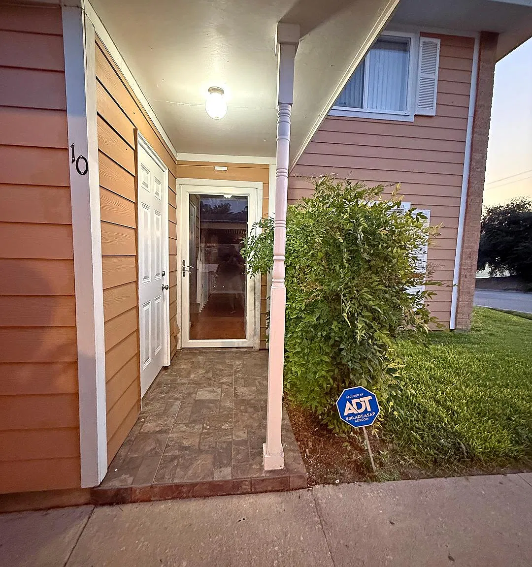 2 bed, 2.5 bath, 1120 sqft, $1,500 — Photo 2