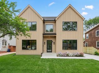 944 Rosemary Ter, Deerfield, IL 60015