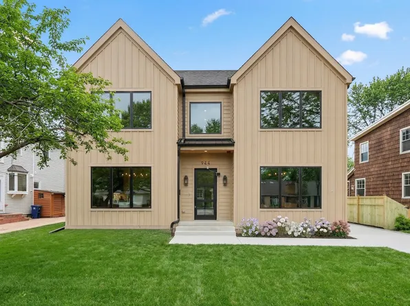 944 Rosemary Ter, Deerfield, IL 60015