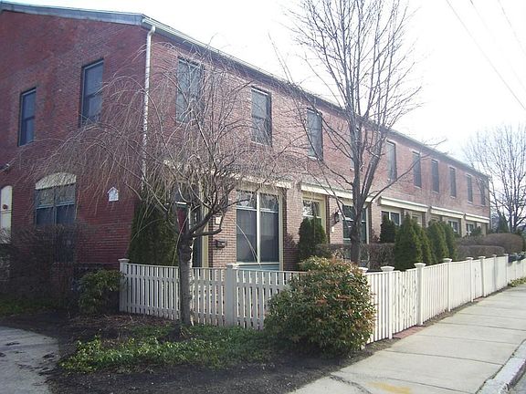 4th image of 15 Cousins St #1