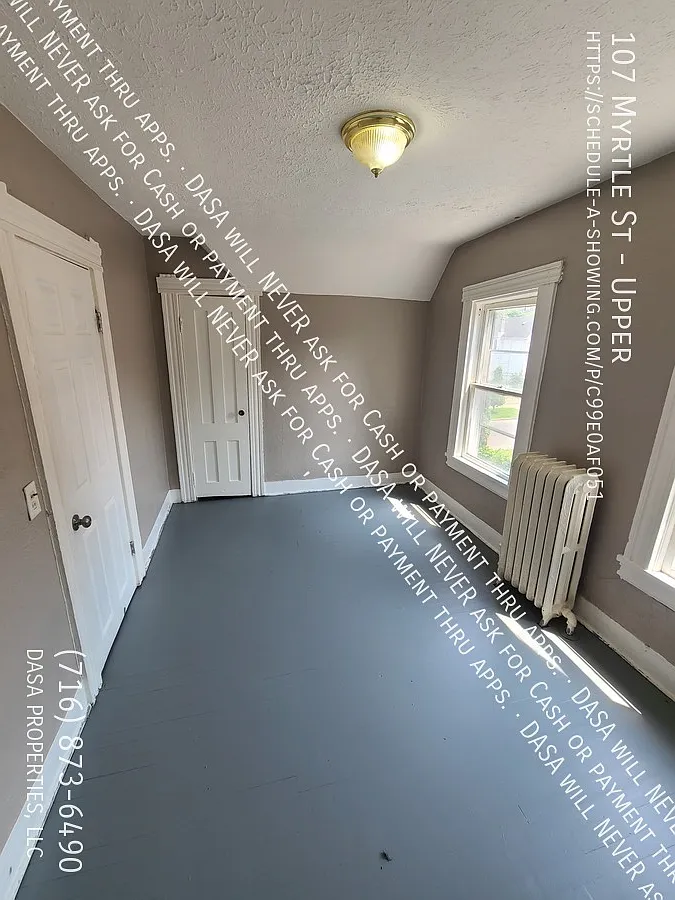 107 Myrtle Upper - 2 Bed / 1 Bath — Photo 2