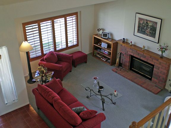 Cozy family Rm w/ Fireplace