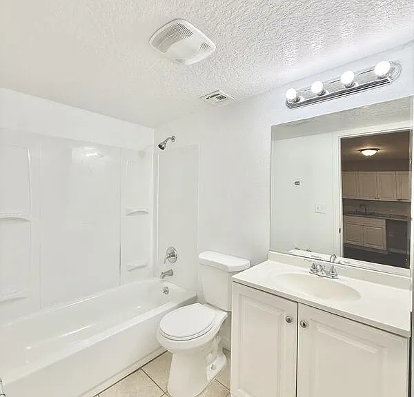 425 F St #2 — Photo 32