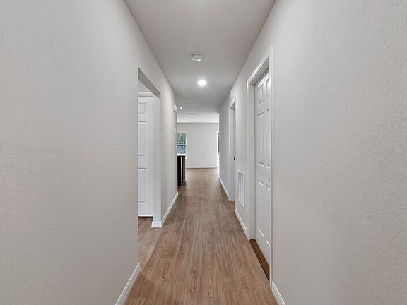4th image of 29 Fanshawe Ln #B