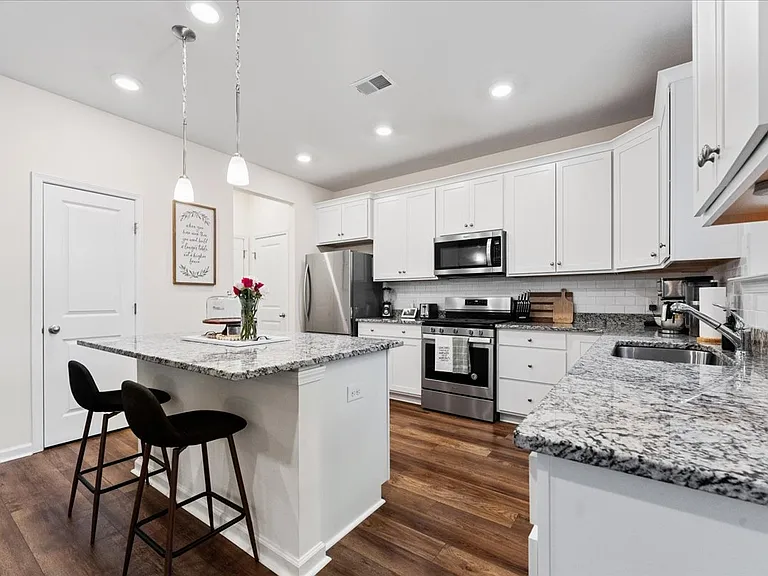128 Caleb Ct — Photo 8
