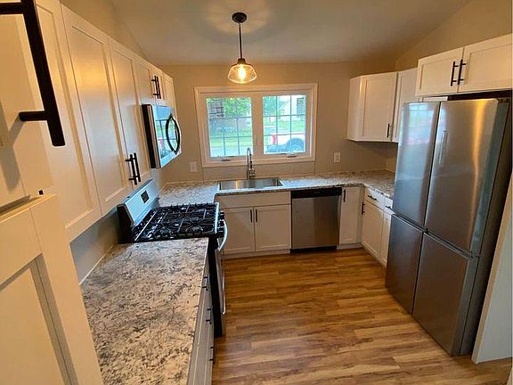 4th image of 1 Parkside Dr #1