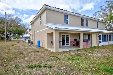 3 bed, 2.5 bath, 2200 sqft, $1,550 — Photo 3