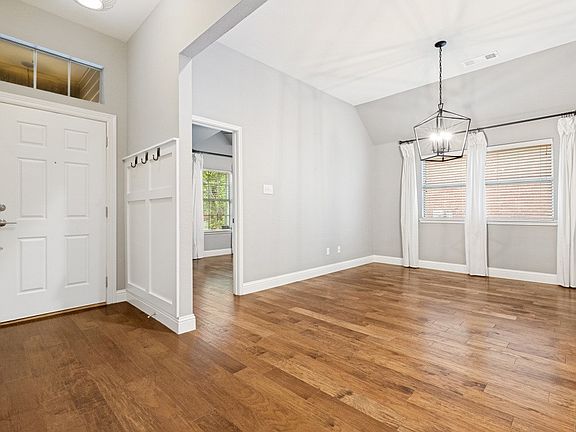 4th image of 122 Arbordale Way