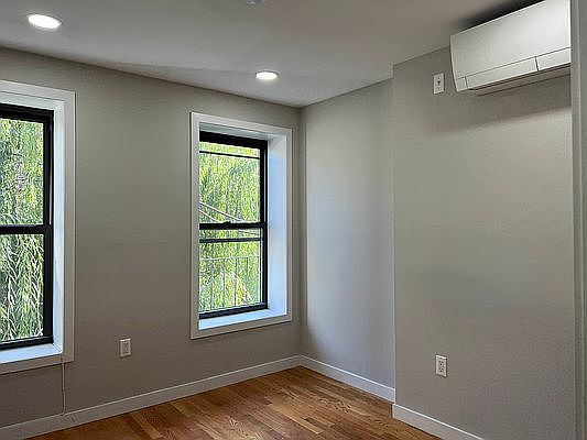 4th image of 2128 2nd Ave #A