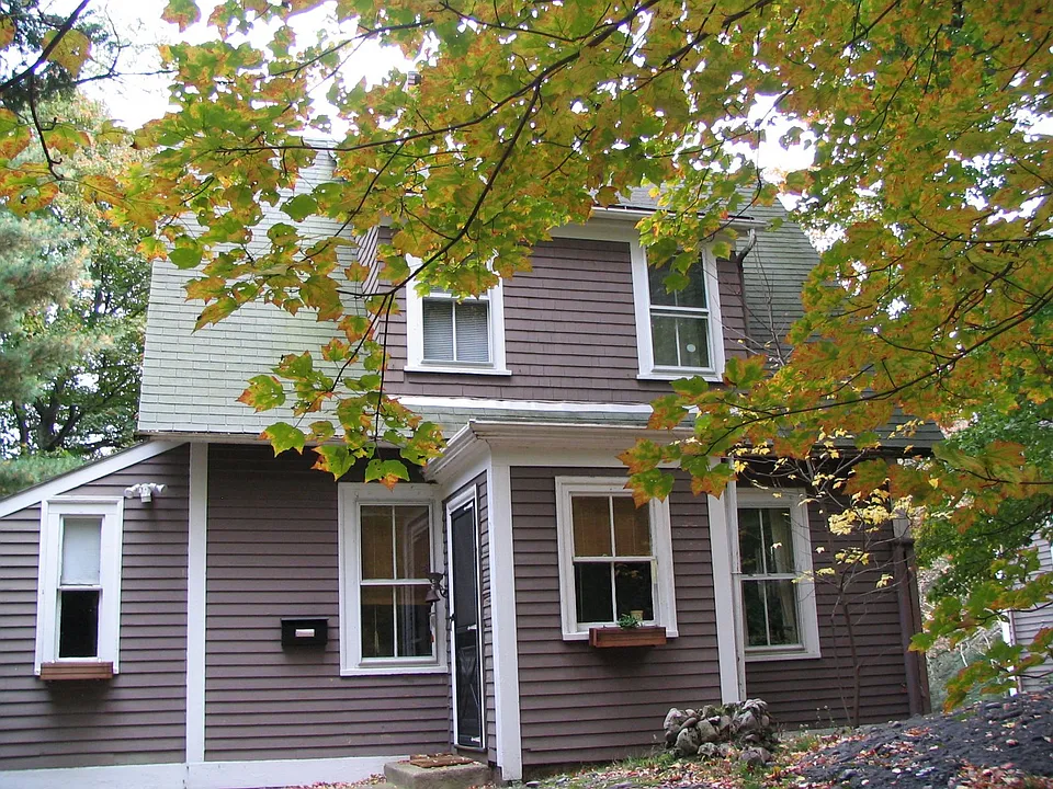 100 Goddard Ave #A