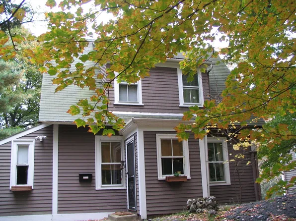 100 Goddard Ave #A, Brookline, MA 02445