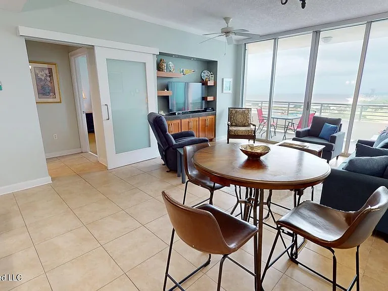 2060 Beach Blvd #901 — Photo 12