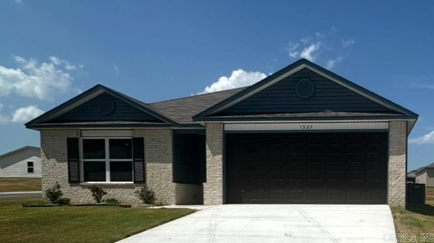 1st image of 1527 Meadows Dr