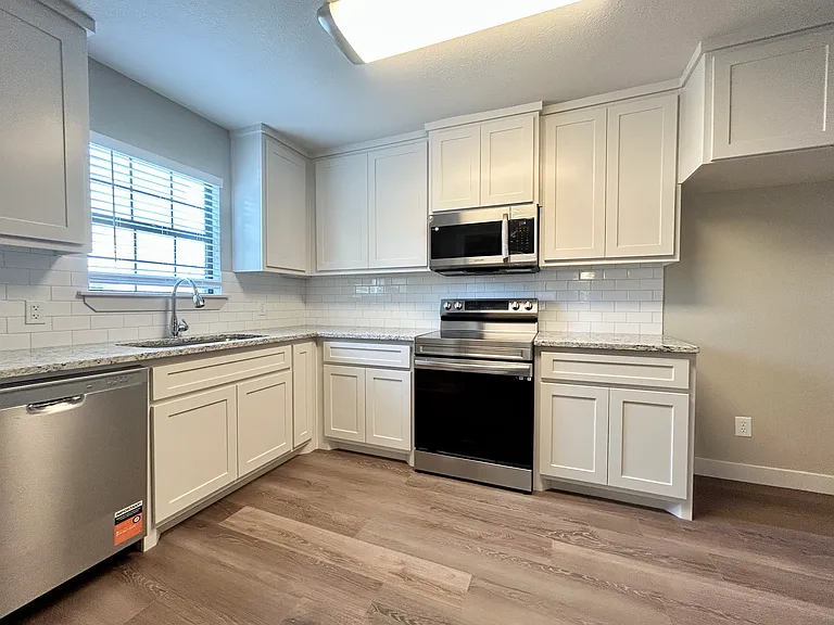1606 N Travis St — Photo 9