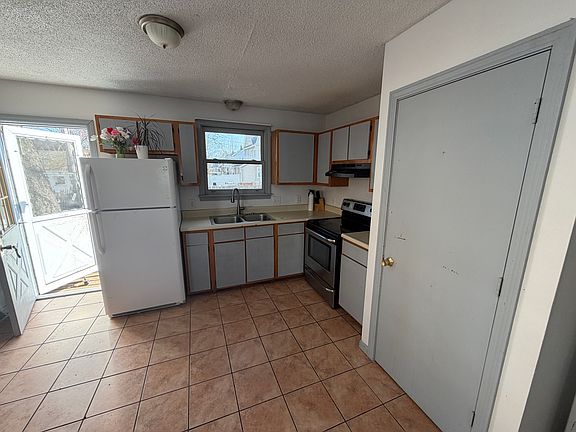 3rd image of 971-973 Sumner Ave