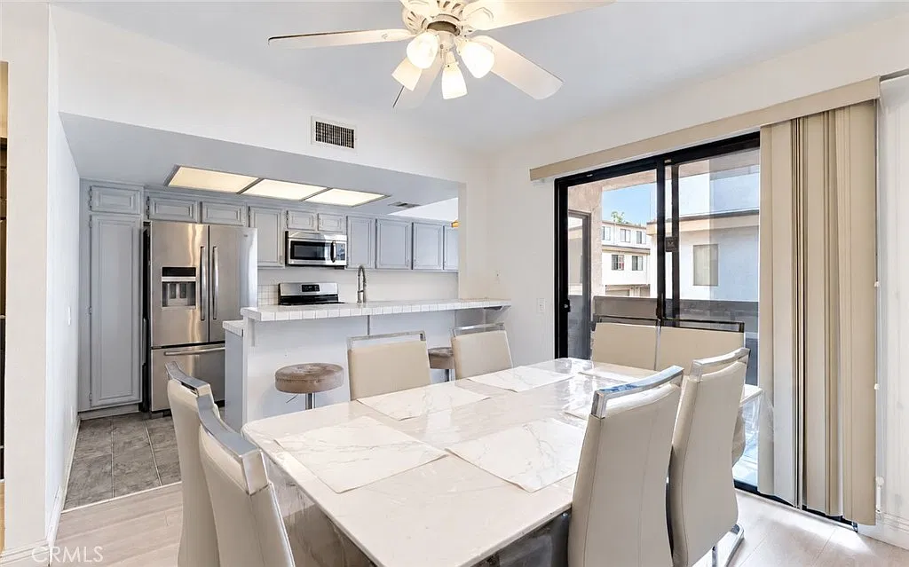 3 bed, 1369 sqft, $3,845 — Photo 2