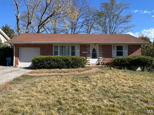 4708 N Hills Ln, Saint Louis, MO 63121