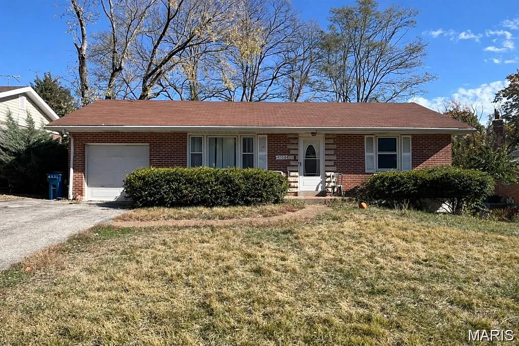 4708 N Hills Ln photo 1