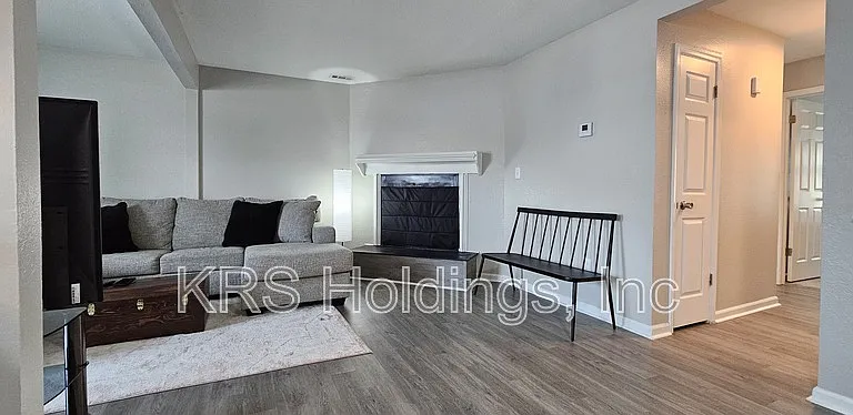 5561 Lynbrook Lndg — Photo 4