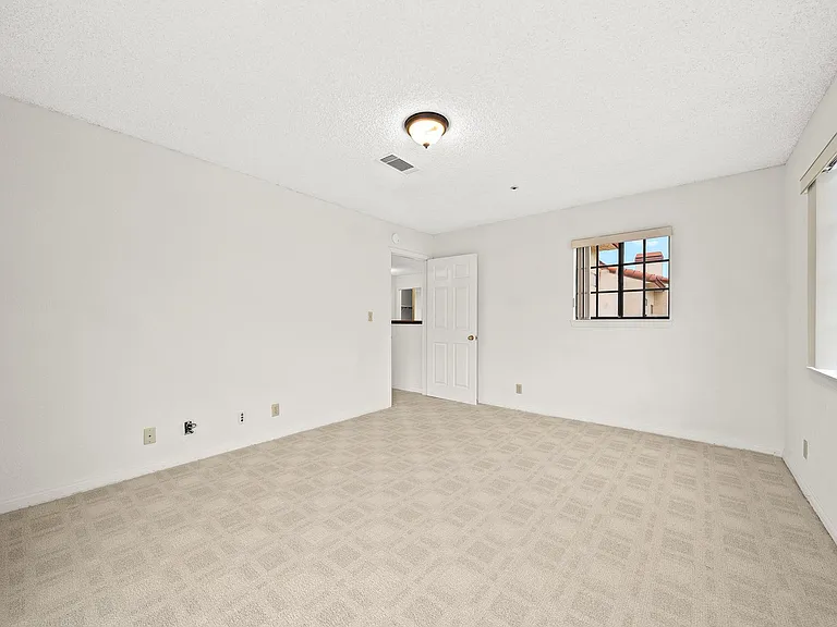 201 E Beacon St #A — Photo 15