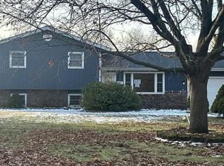 8957 Luann Dr N, Demotte, IN 46310